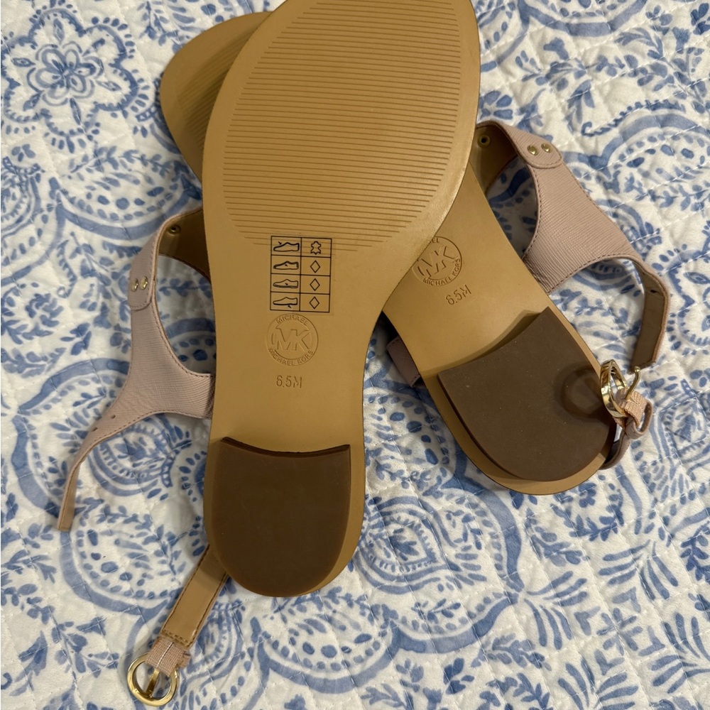 Michael Kors Blush Pink Leather Thong Sandals with Gold Accent - Picture 3 of 3